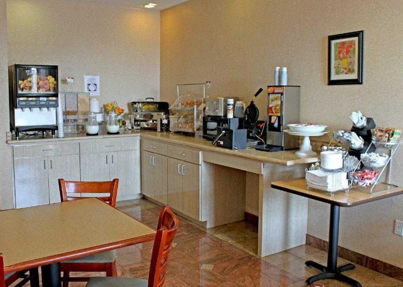 Quality Suites Темпъл Екстериор снимка