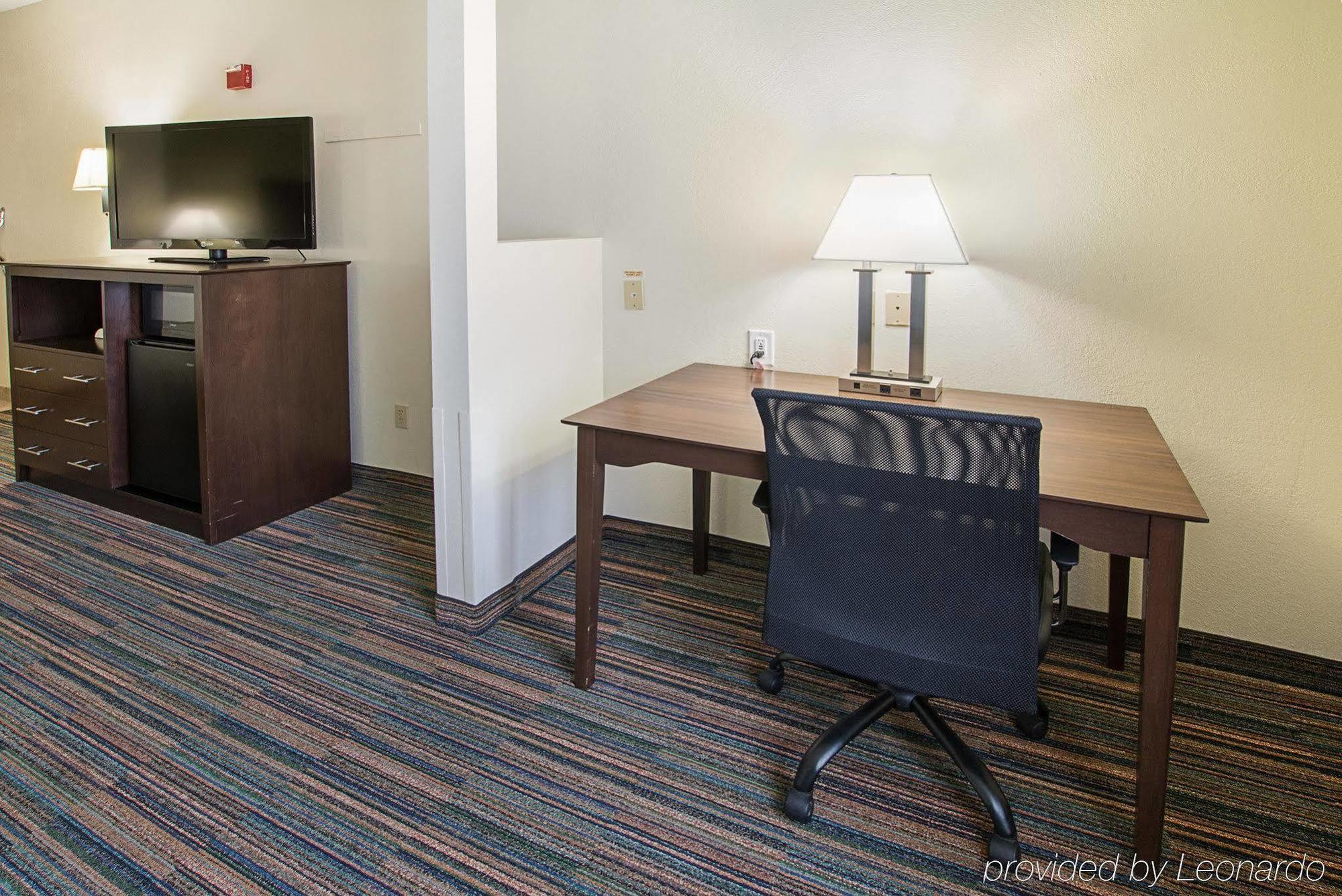 Quality Suites Темпъл Екстериор снимка